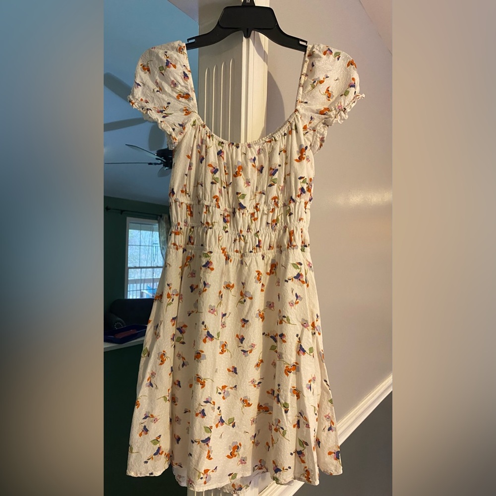 Copper Key Dress, floral on white, flowy empire waist. Medium - Picture 4 of 4